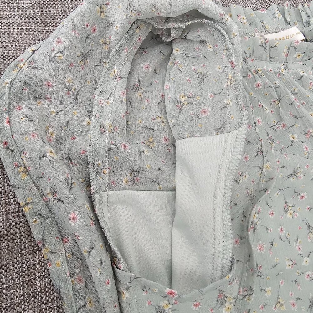 Pretty blouse - Picture 6 of 8